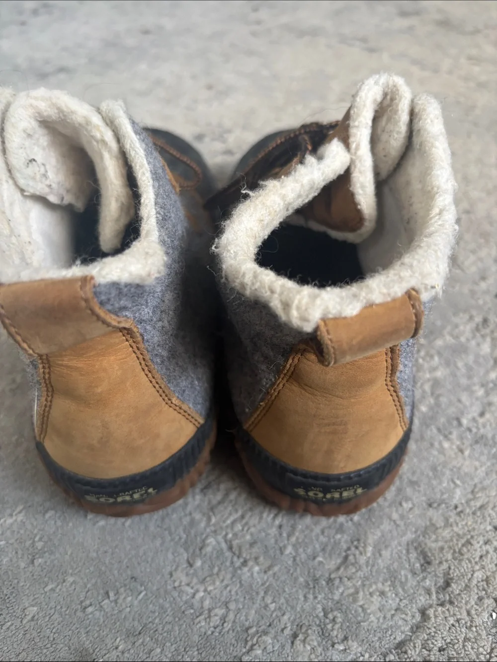 Sorel short lace